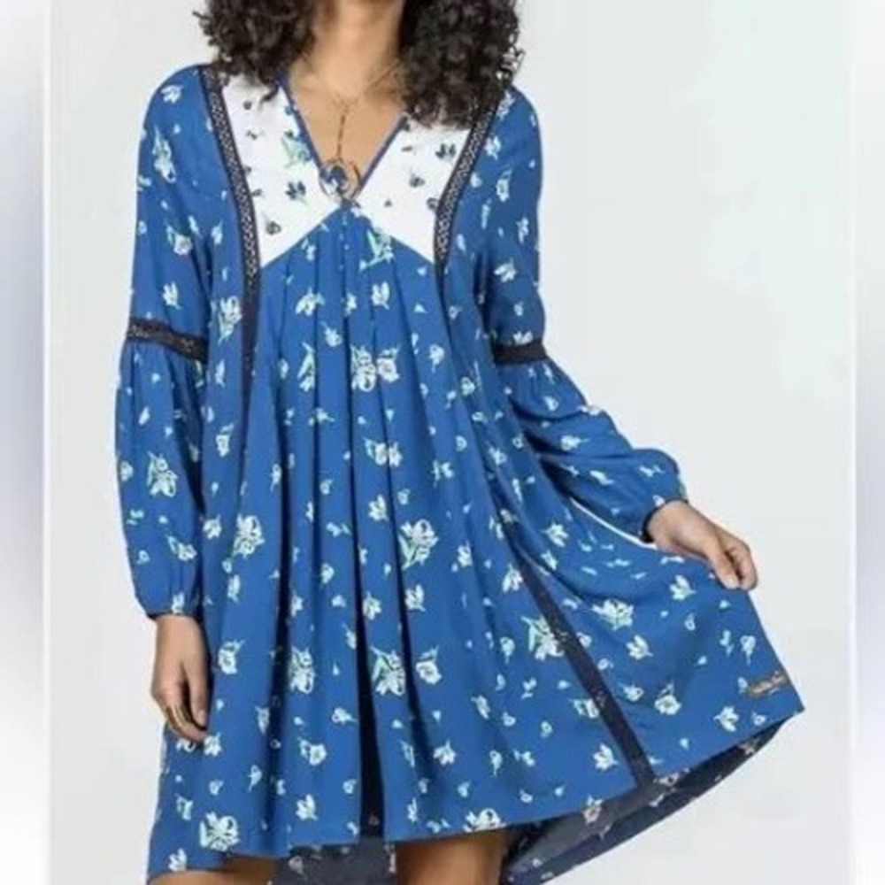 Matilda Jane Day Tripping Tunic‎ Dress Blue Floral Crochet Lace V-Neck Size XS